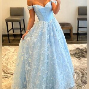 Sweet 16/ Prom dress!! 🤍